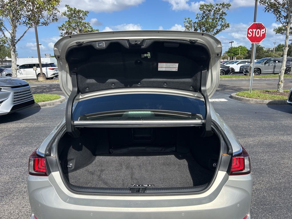 Thumbnail: 2019 Lexus ES - 6