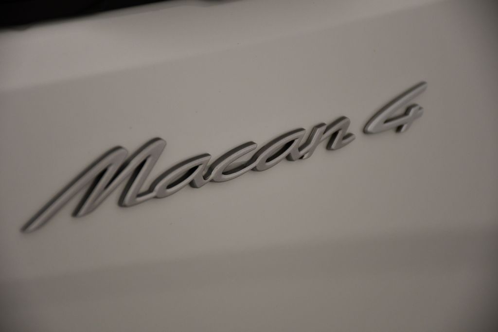 Thumbnail: 2025 Porsche Macan - 11