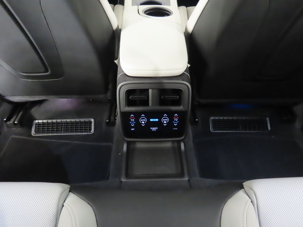 Thumbnail: 2023 Porsche Taycan - 32