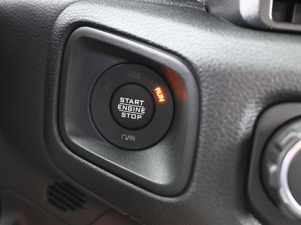 New 2026 Granite Crystal Metallic Clearcoat Jeep Sport image 24