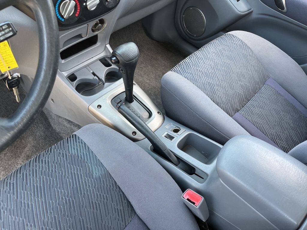 2003 Toyota RAV4 Base 19