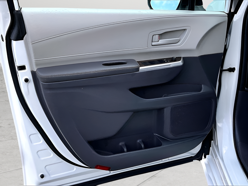 Used 2023 Toyota Sienna LE 4D Passenger Van