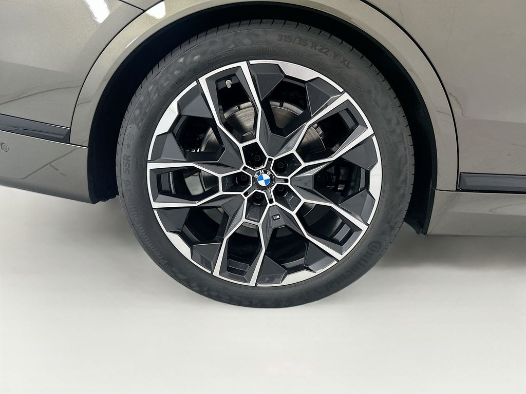 Thumbnail: 2027 BMW X7 - 32