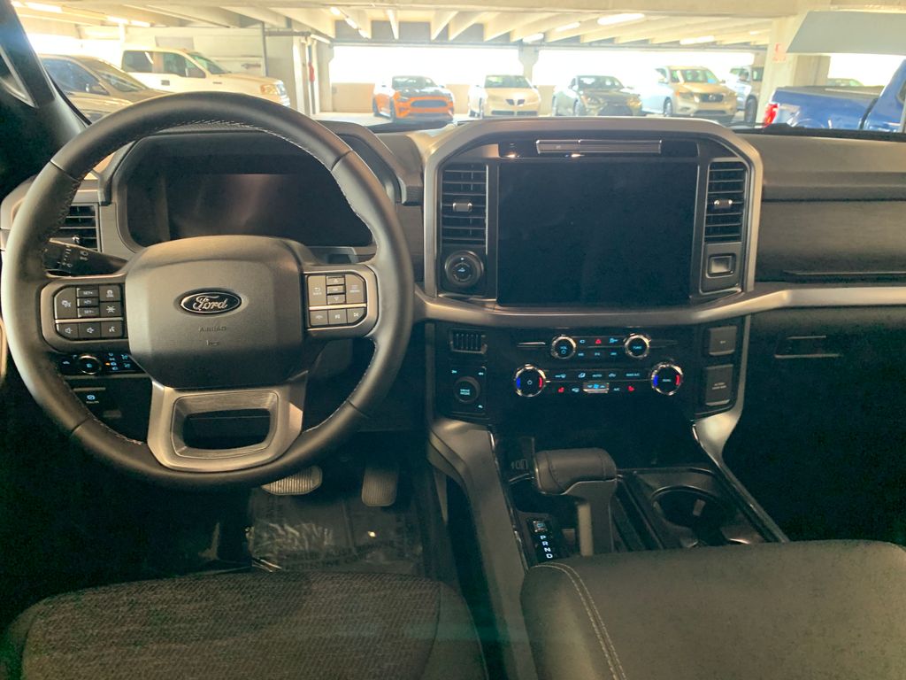 2025 Ford F-150 XLT photo 2