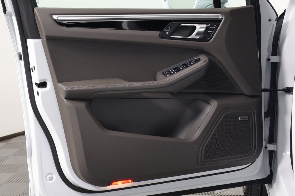 Thumbnail: 2023 Porsche Macan - 13