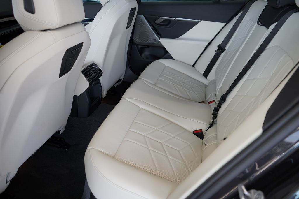 Thumbnail: 2026 BMW i5 - 20