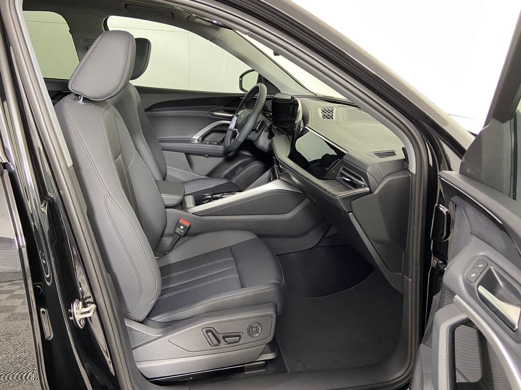 Thumbnail: 2025 Audi Q5 - 22