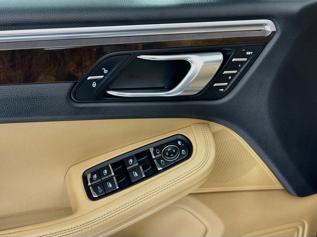 Thumbnail: 2018 Porsche Macan - 23