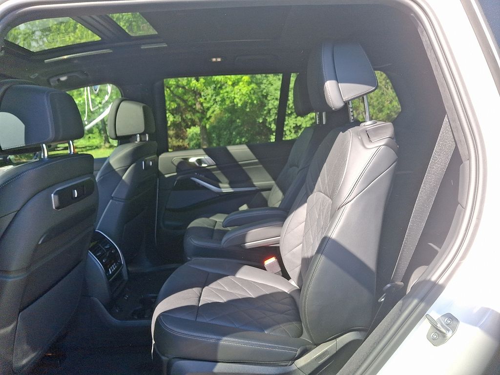 2023 BMW X7 xDrive40i 9