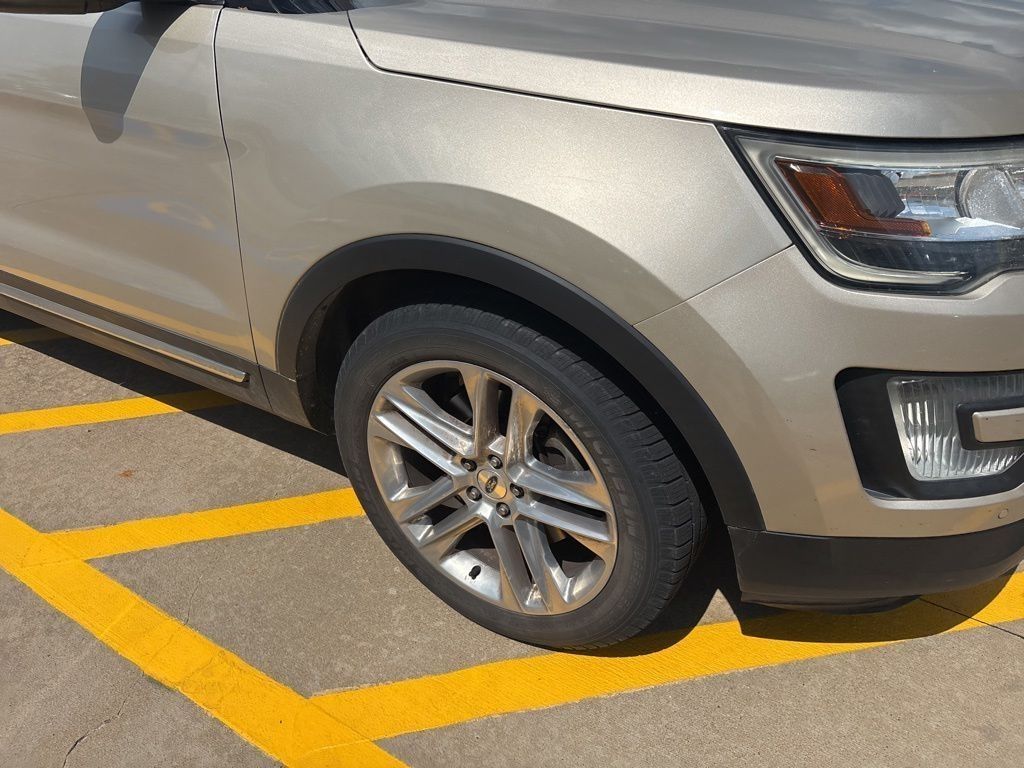 2017 Ford Explorer XLT Gold at Autostrade