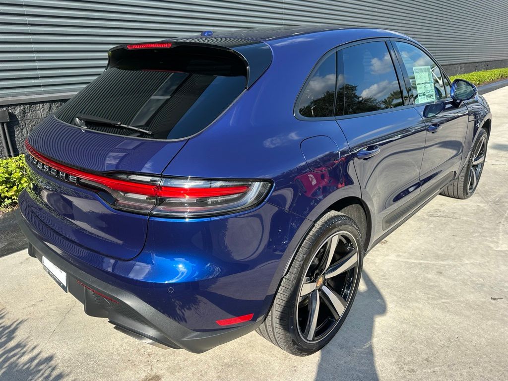 Thumbnail: 2026 Porsche Macan - 9