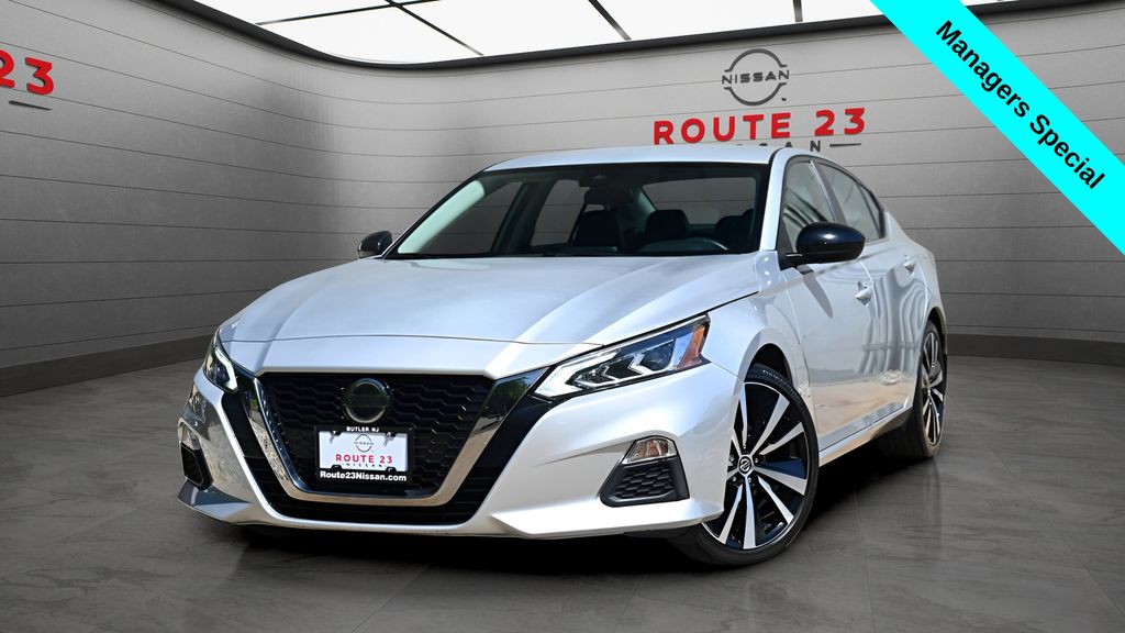 Brilliant Silver Metallic 2022 Nissan Altima Sedan Front-Wheel Drive Continuously Variable Transmission