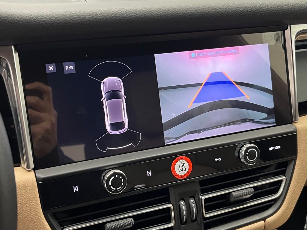 Thumbnail: 2023 Porsche Macan - 23