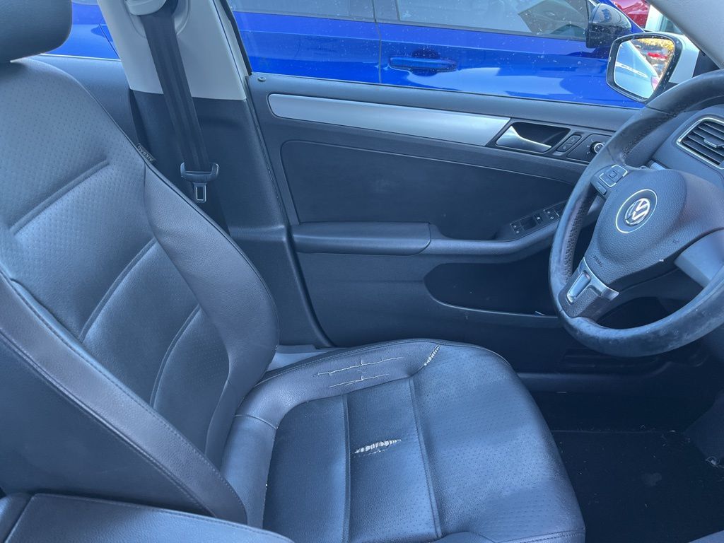 Thumbnail: 2014 Volkswagen Jetta - 4