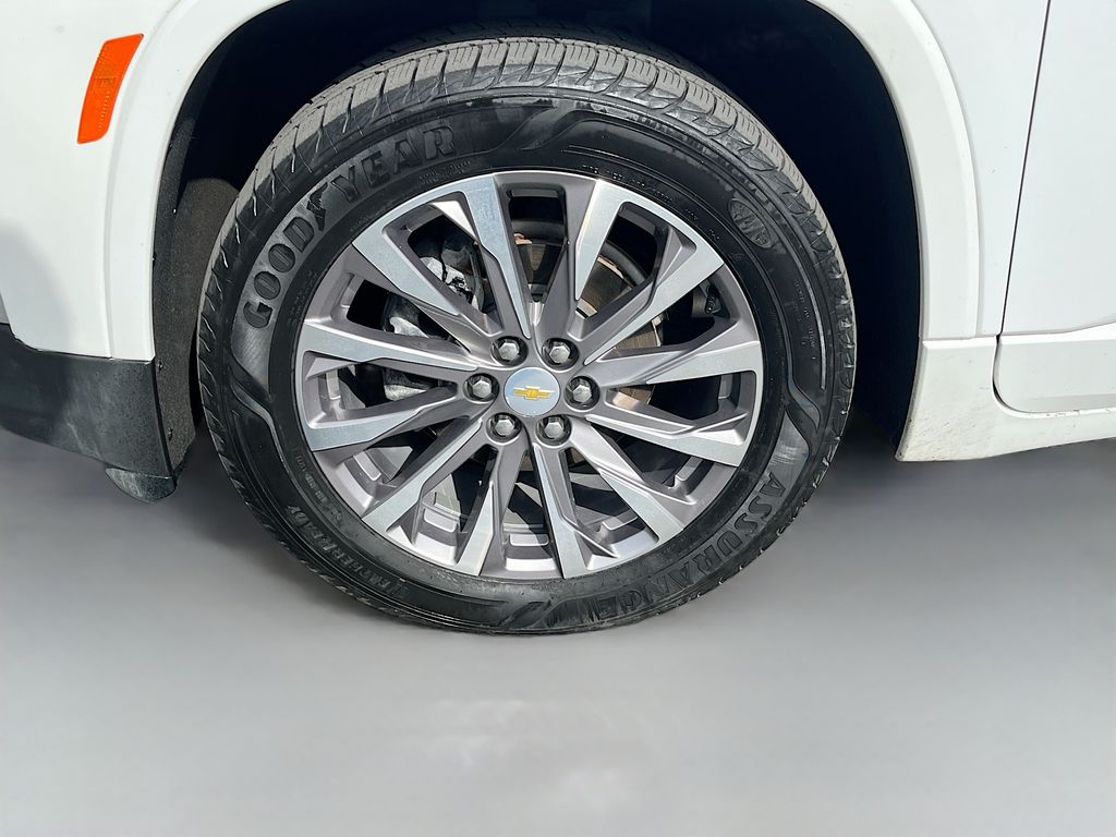 Used 2022 White Chevrolet Premier image 34