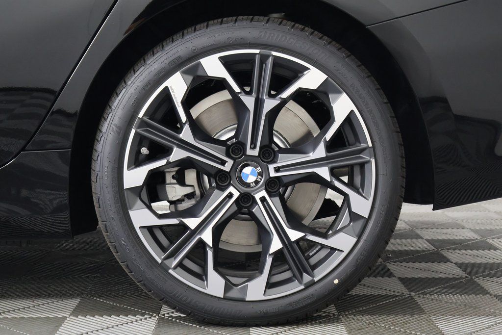 Thumbnail: 2026 BMW 3 Series - 10