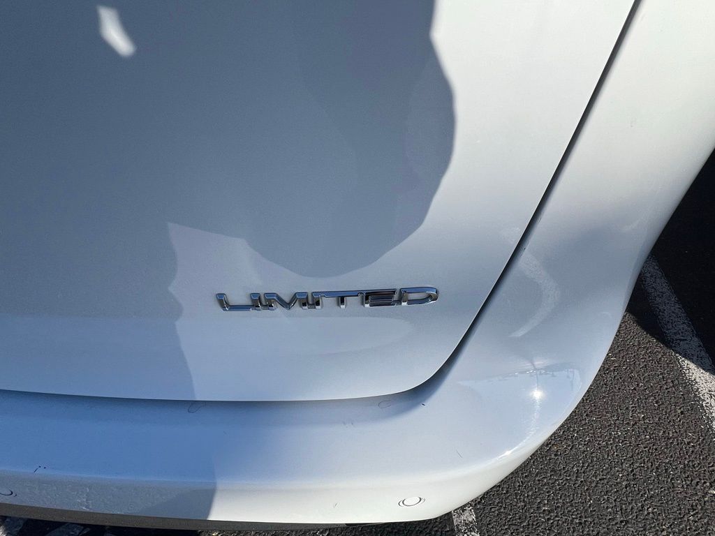 Thumbnail: 2020 Chrysler Pacifica - 9