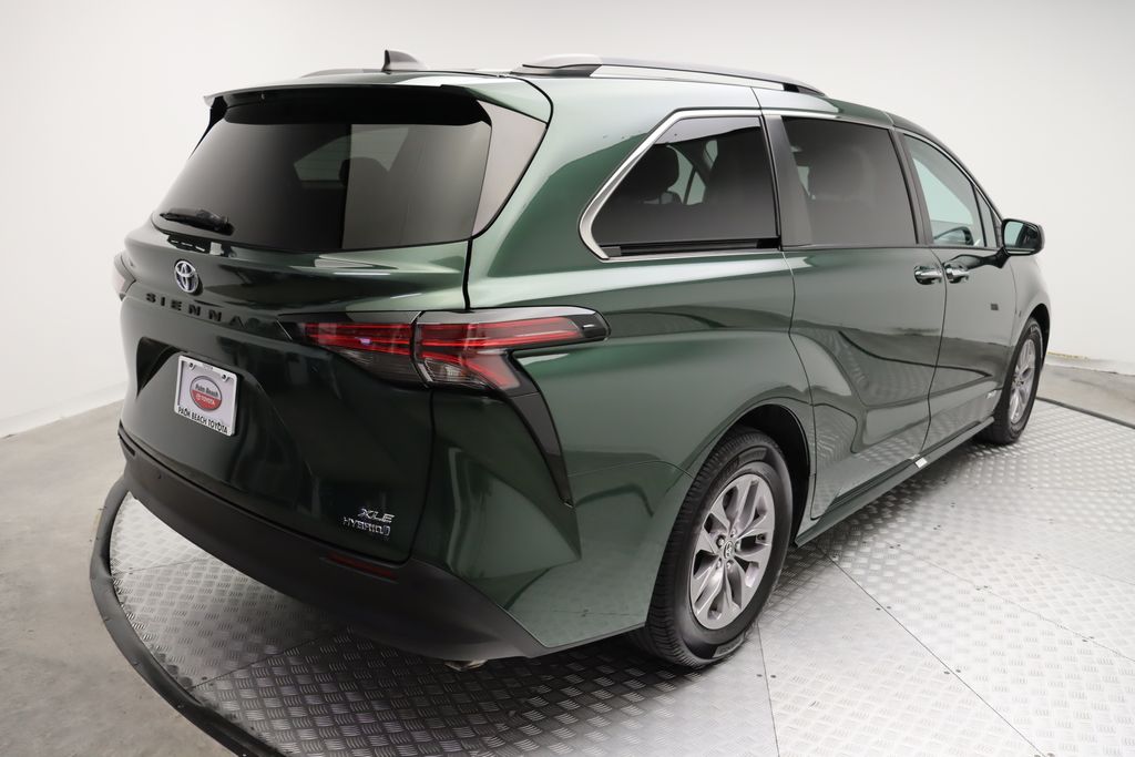 Thumbnail: 2021 Toyota Sienna - 8