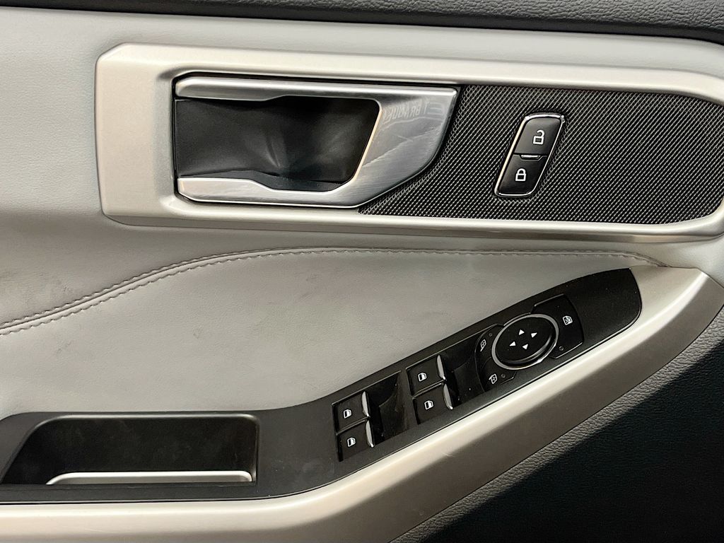 Used 2023 Black Metallic Ford XLT image 18