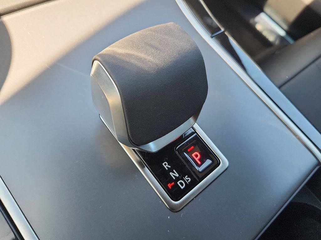 Thumbnail: 2026 Land Rover Range Rover Velar - 7