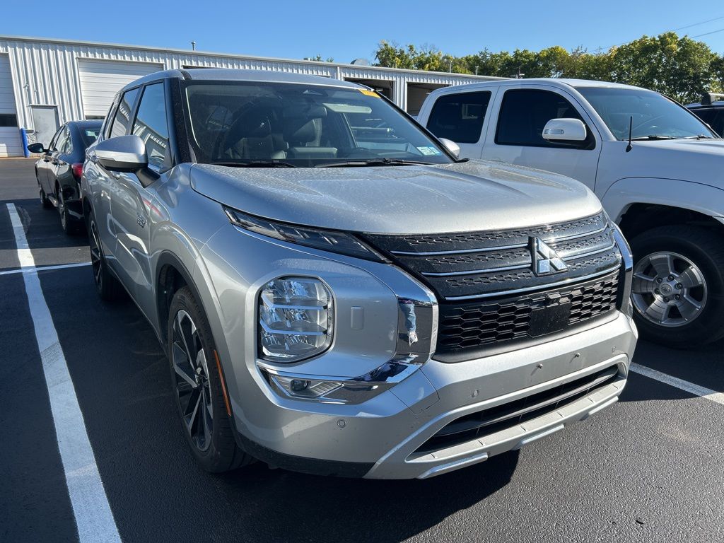 Thumbnail: 2024 Mitsubishi Outlander - 4