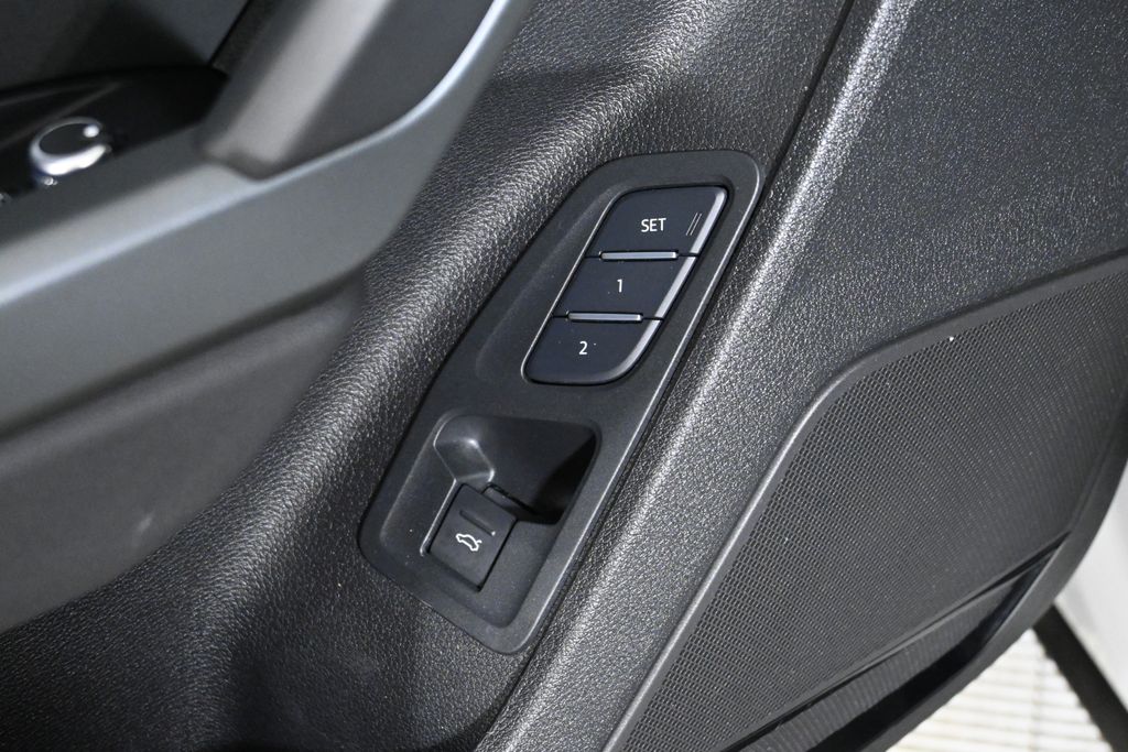 Thumbnail: 2025 Audi Q3 - 30