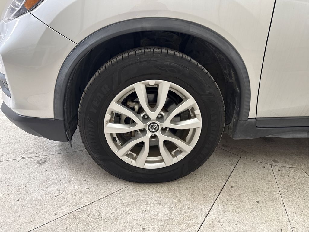 2019 Nissan Rogue SV - Photo 11