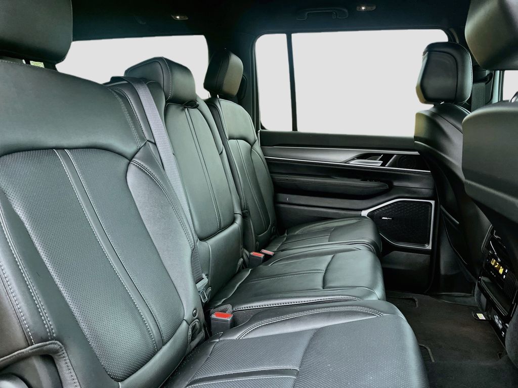 Used 2025 Black Jeep Base image 29