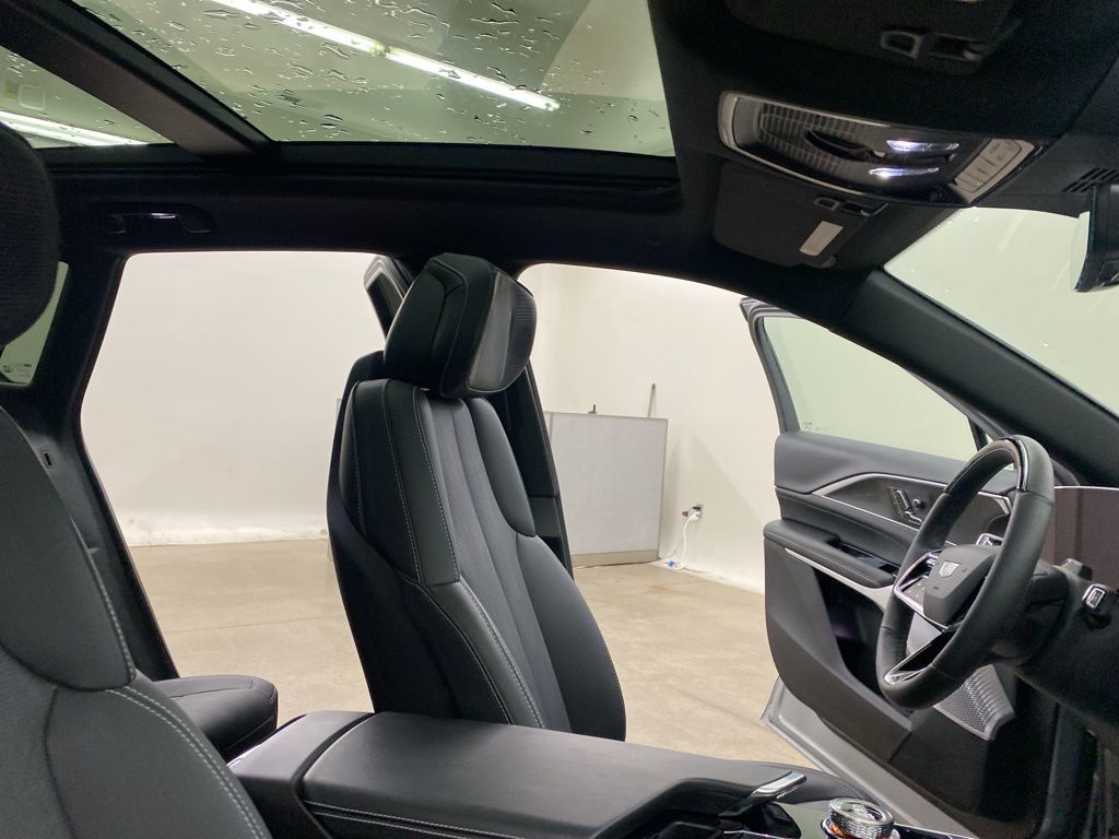 2024 Cadillac LYRIQ Luxury photo