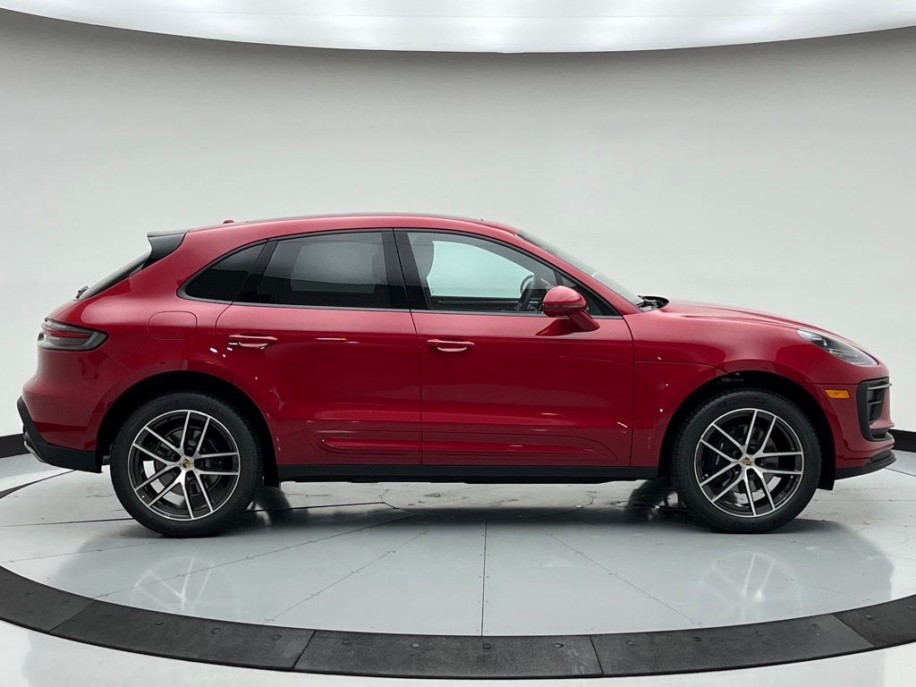 Thumbnail: 2025 Porsche Macan - 8