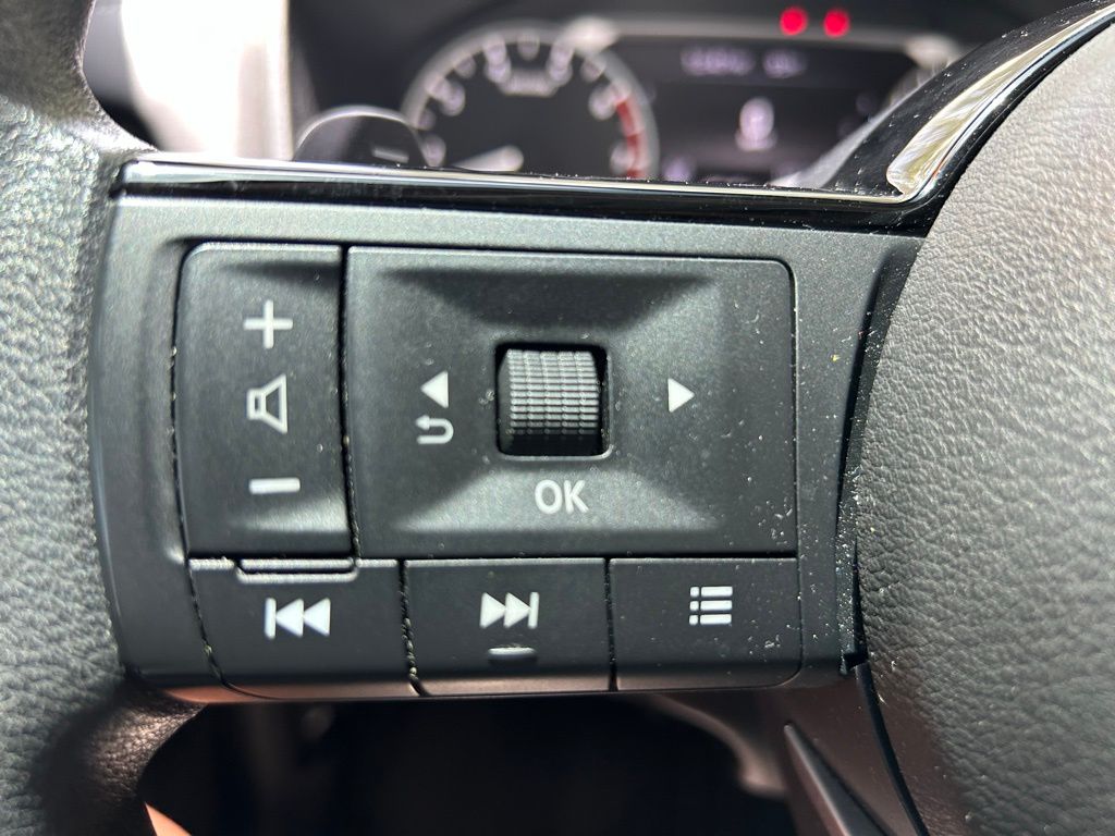 2021 Nissan Rogue SV 26
