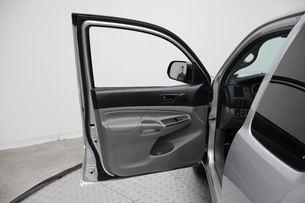 Thumbnail: 2012 Toyota Tacoma - 16