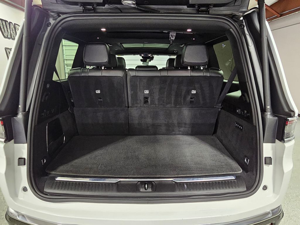 Used 2023 White Jeep Base image 12