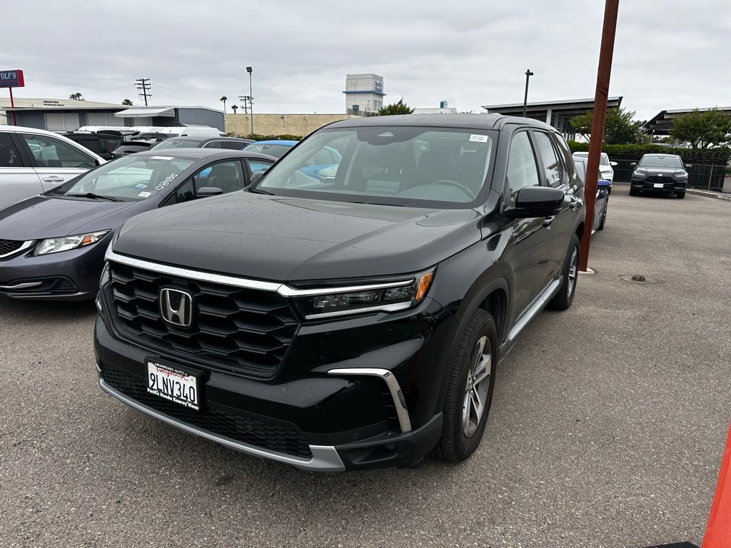 View vehicle photo 6