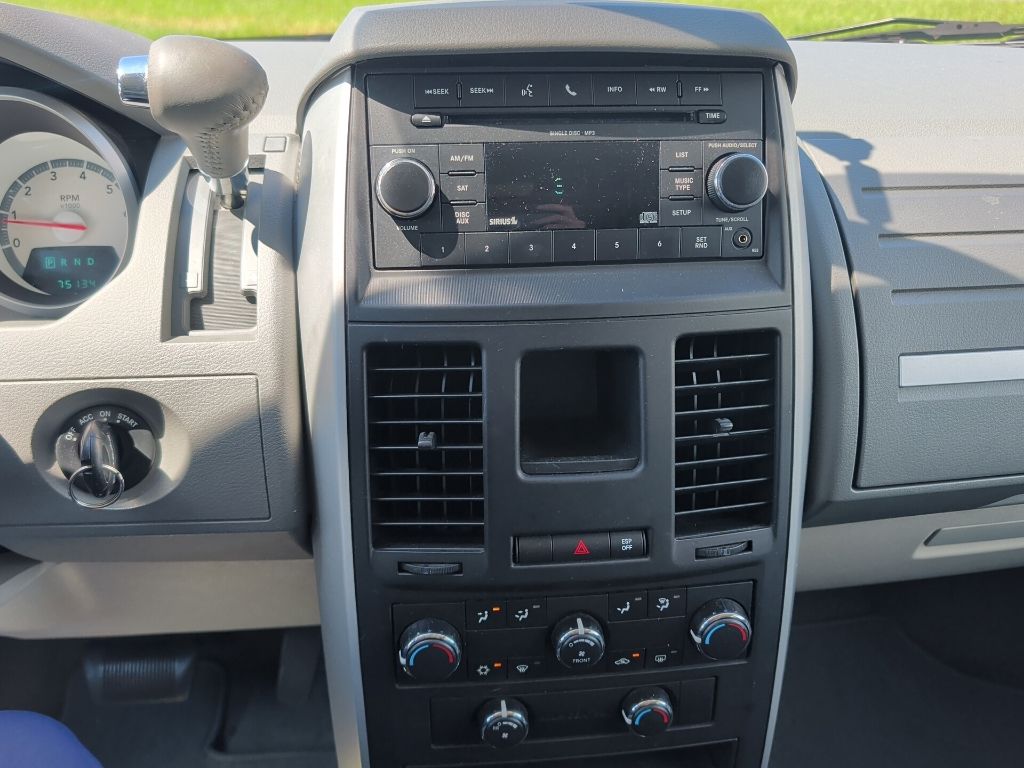 2010 Bright Silver Metallic Clearcoat Dodge Grand Caravan Hero FWD Van