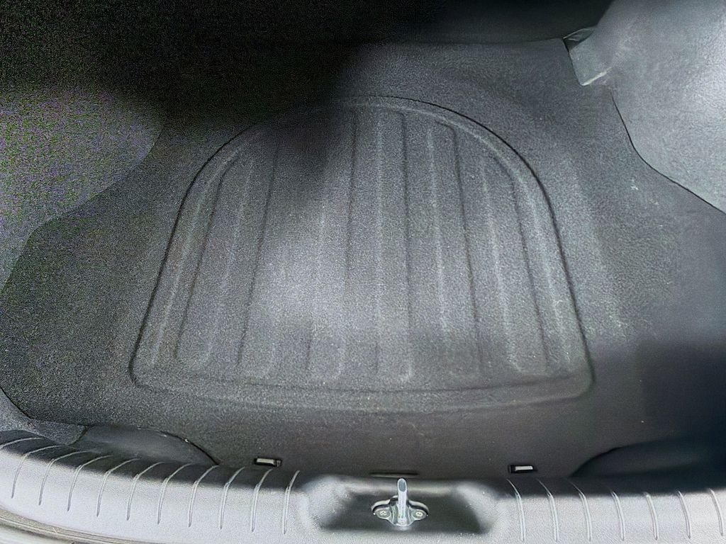 Used 2024 Silver Hyundai SEL image 16