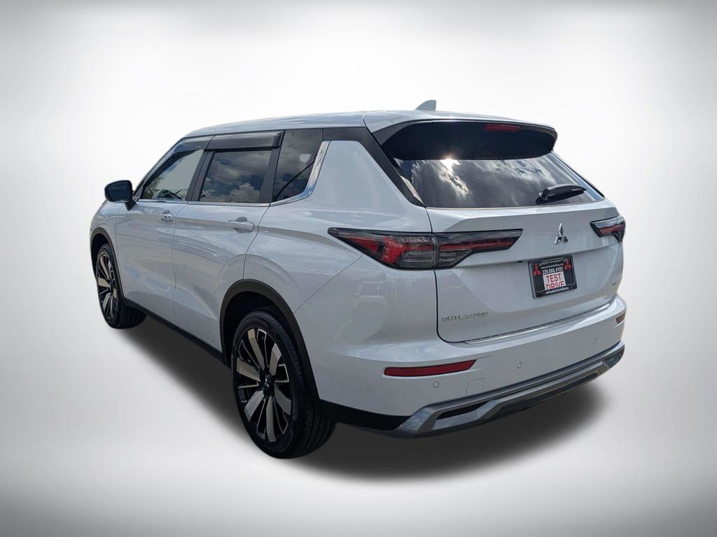 New White Diamond 2026 Mitsubishi Outlander SE for Sale in