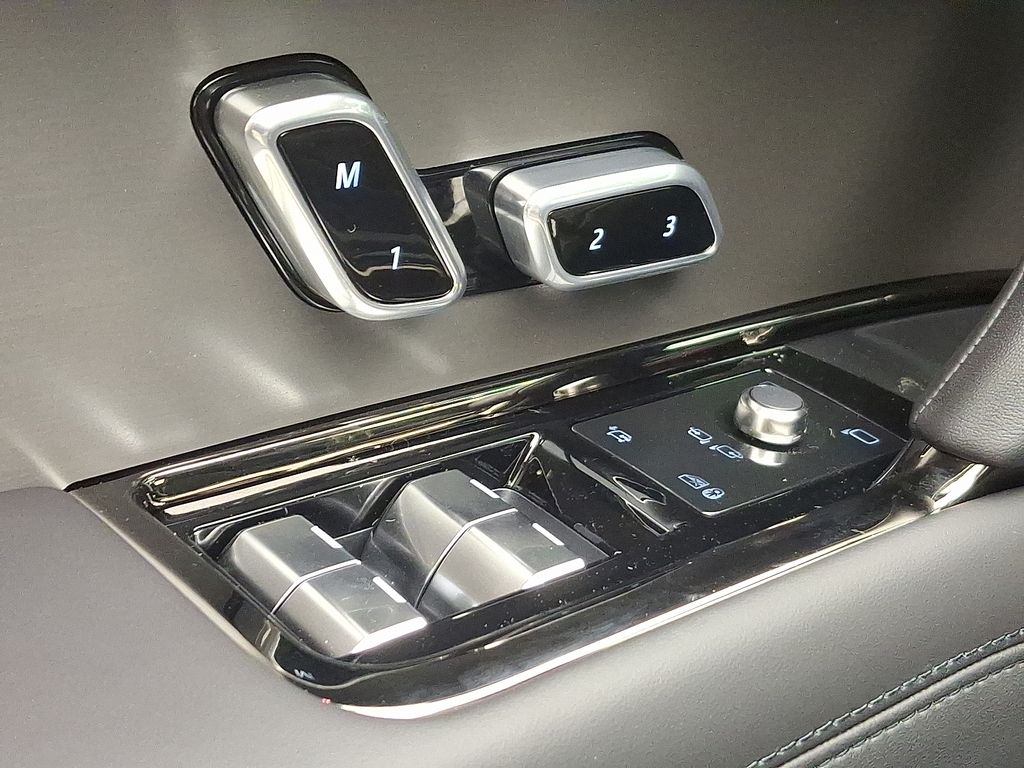 Thumbnail: 2026 Land Rover Range Rover Sport - 20