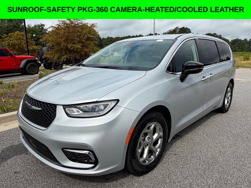 Silver Mist Clearcoat 2024 Chrysler Pacifica Minivan Front-Wheel Drive 9-Speed Automatic
