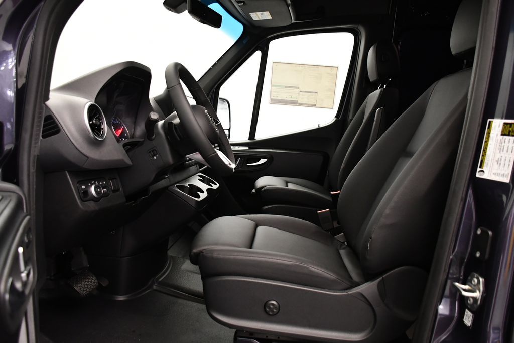 Thumbnail: 2025 Mercedes-Benz Sprinter - 27