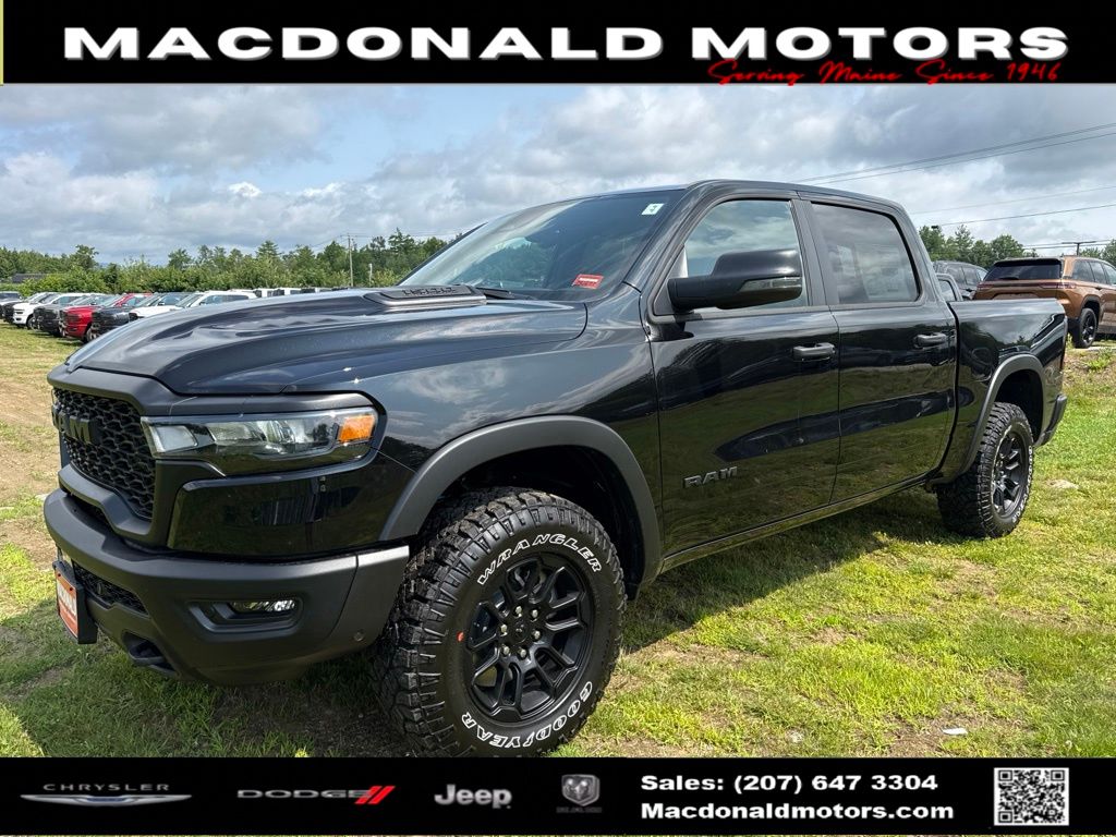 Diamond Black Crystal Pearlcoat 2026 RAM 1500 Pickup Truck Four-Wheel Drive 8-Speed Automatic