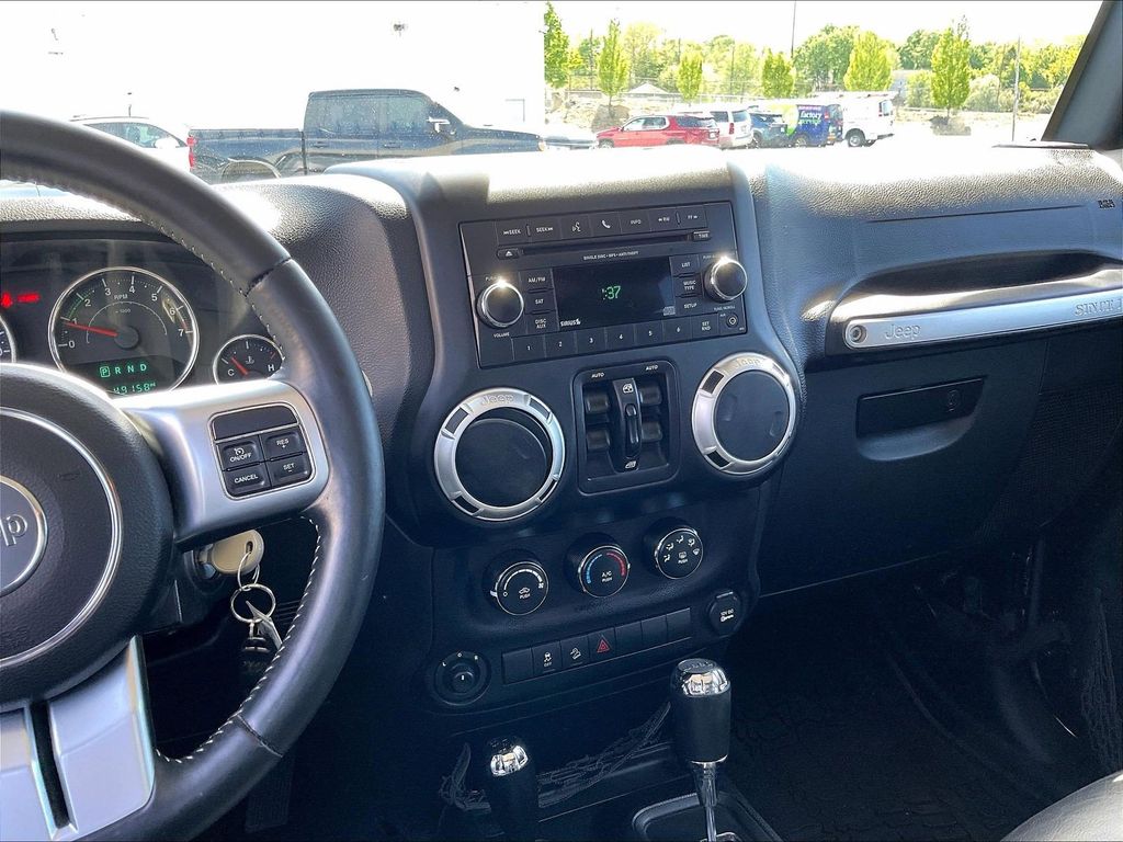 2015 Jeep Wrangler — photo 18