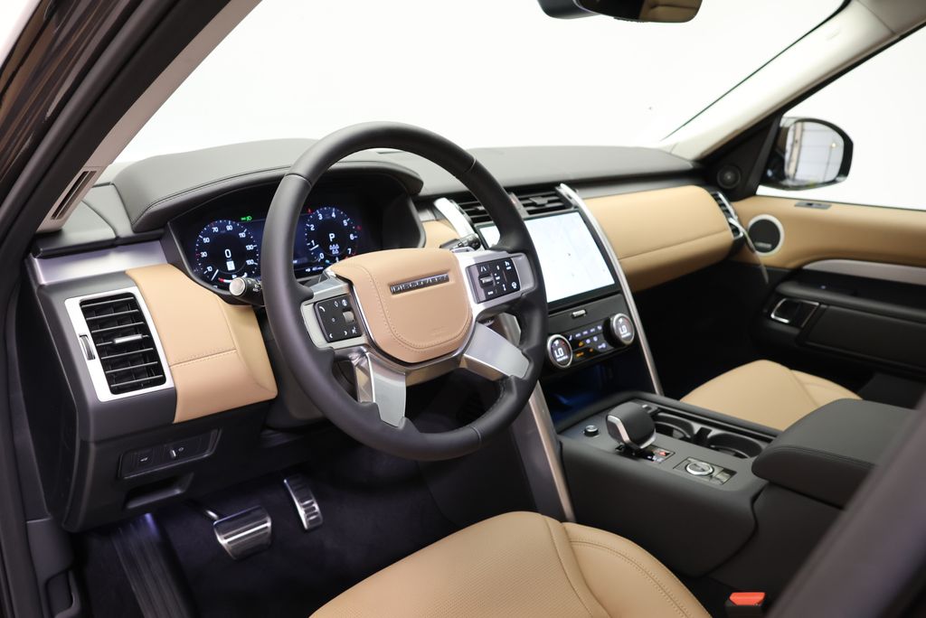 Thumbnail: 2026 Land Rover Discovery - 29