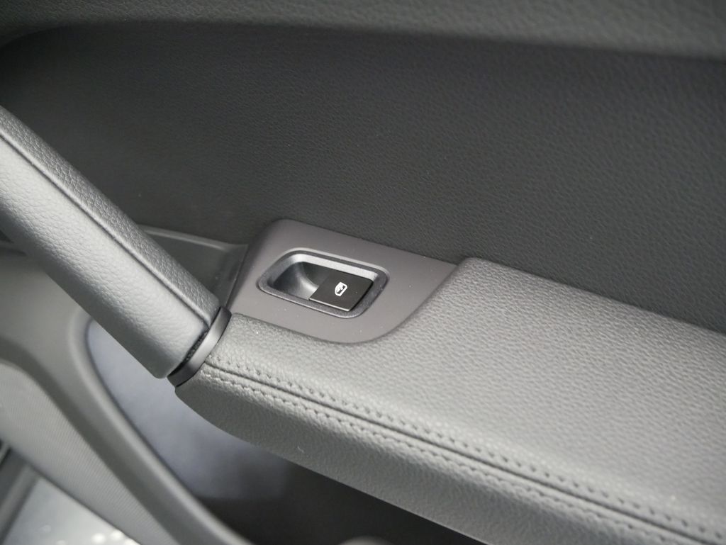 Thumbnail: 2026 Porsche Cayenne - 32