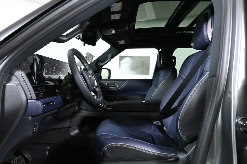 Thumbnail: 2026 INFINITI QX80 - 3