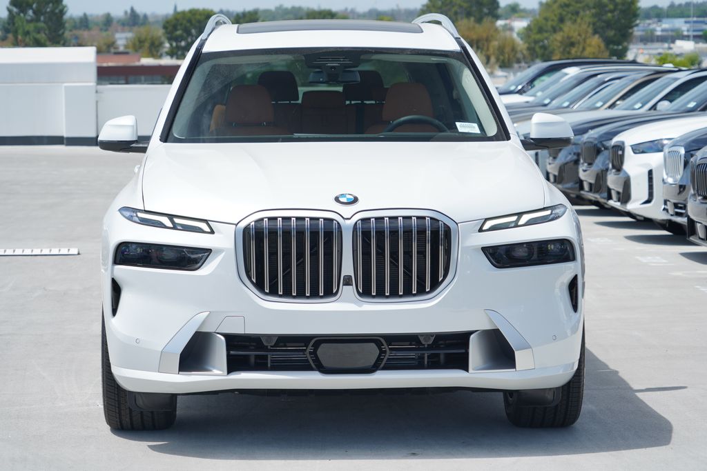 Thumbnail: 2027 BMW X7 - 2