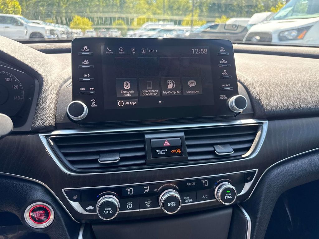 Used 2018 White Honda EX-L image 19