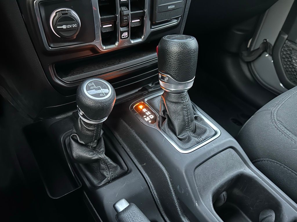 Thumbnail: 2023 Jeep Gladiator - 25