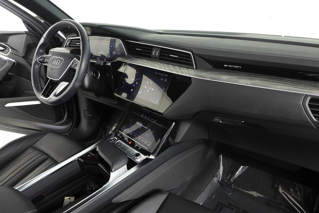 Thumbnail: 2024 Audi Q8 e-tron - 13