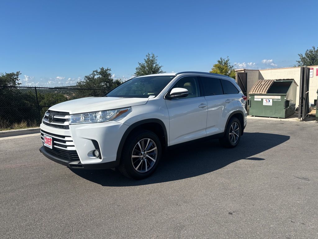 Used Car 2019 Toyota Highlander  Xle For Sale Under $25,000 In Austin, Texas